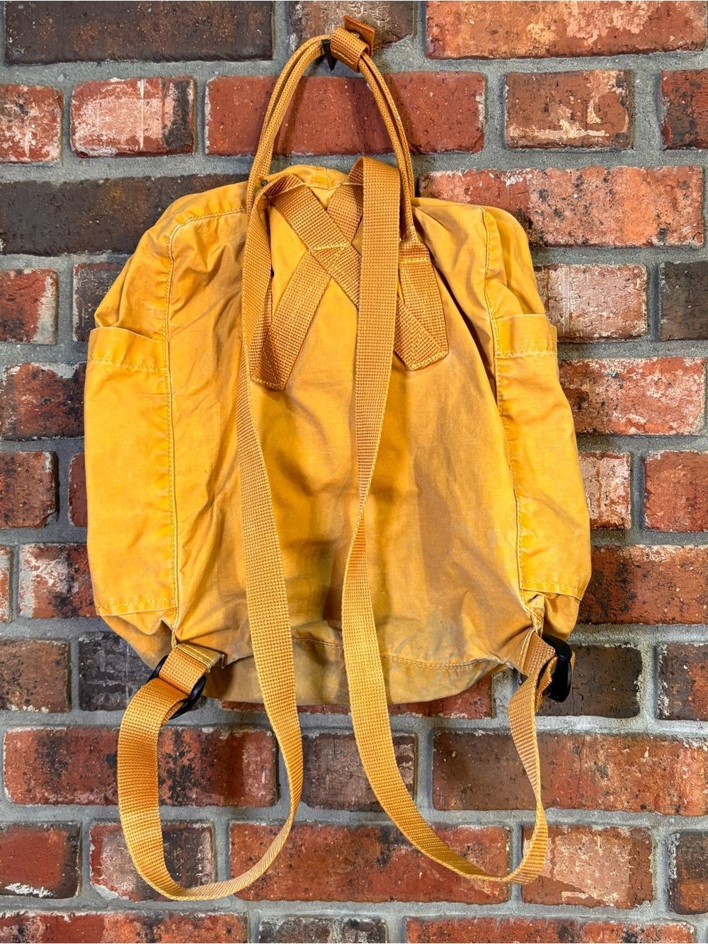 Fjallraven womens Kanken classic backpack yellow Ochre - Picture 3 of 5